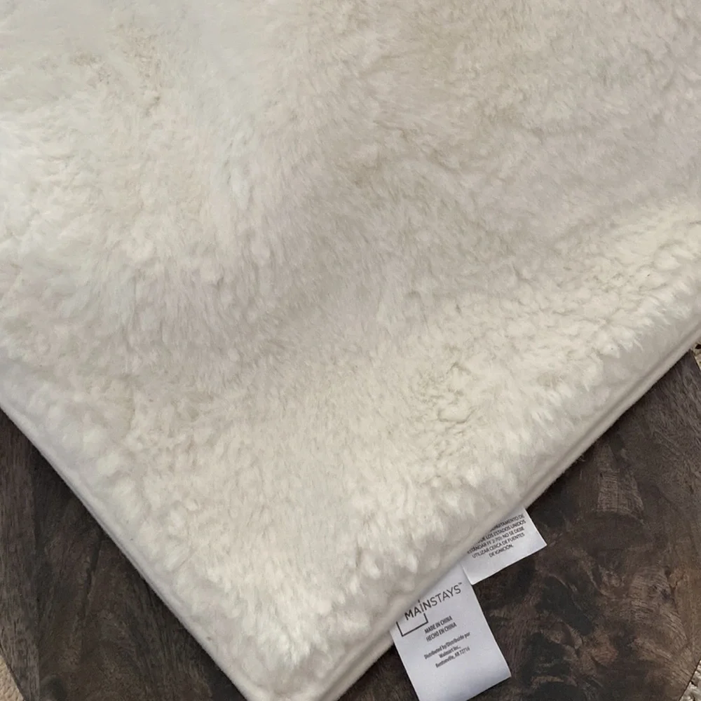 Mainstays faux fur accent rug 40x36 ivory off white rubber non slip back